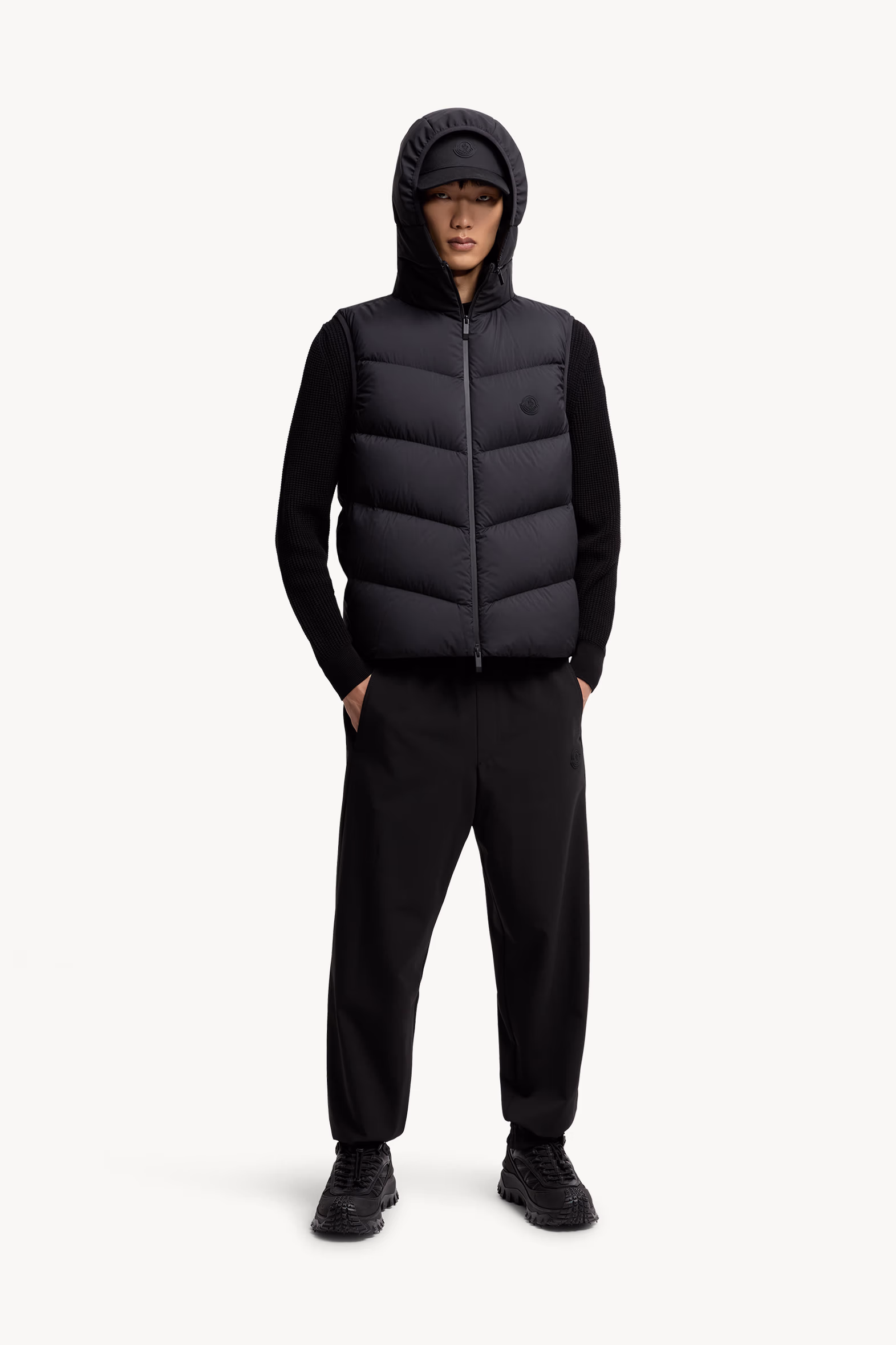 Guersac Diagonal-Quilted Hooded Down Vest Men Black Moncler 0